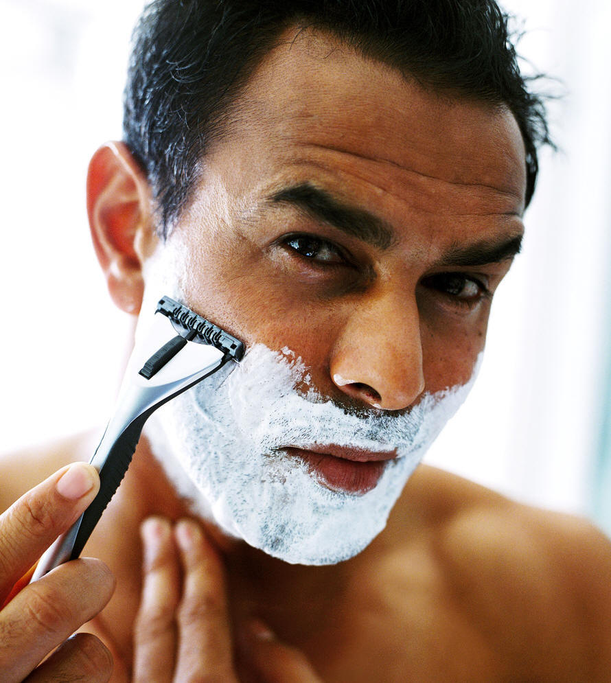 Фото — 6 Распространенная причина появления прыщей у мужчин — неаккуратное бритье