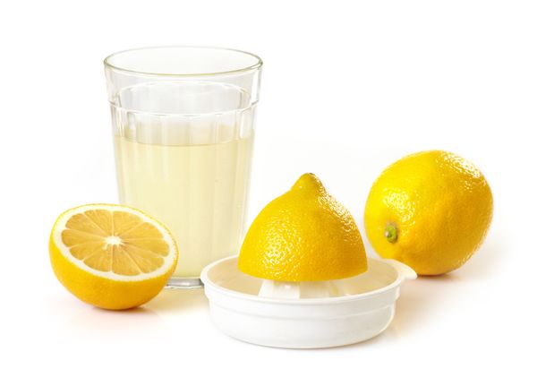 Фото 12 - Сок лимона для очищения и подсушивания