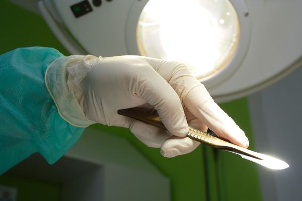 Фото 30 - Хирург поможет избавиться от фурункула на пальце