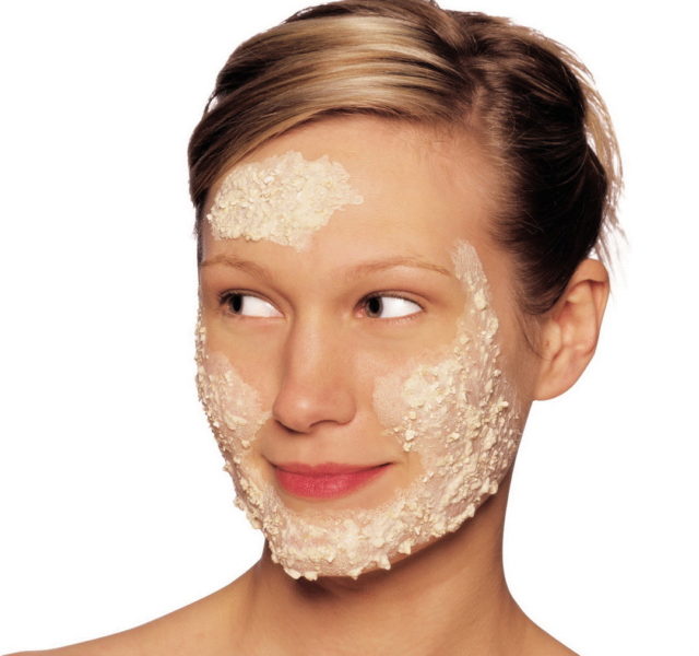 Кроме того, овсянка для кожи так же полезна, как и процедуры в салоне красоты, но домашние маски для лица стоят в несколько раз дешевле 
