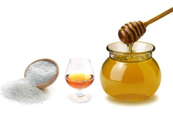 Добавление меда смягчает действие ацетилсалициловой кислоты и дополнительно питает кожу