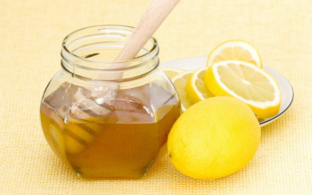 Рекордсменом среди таких продуктов является лимон, а именно его сок